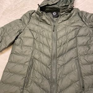 Active zone light weight packable jacket
